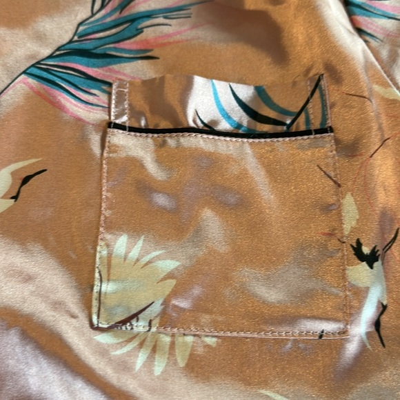 Woman’s Floral Satin Pajama Set  top and shorts size Large Peach color - Picture 7 of 16